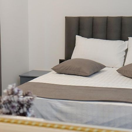 Hotel Celaj Vlorë 外观 照片