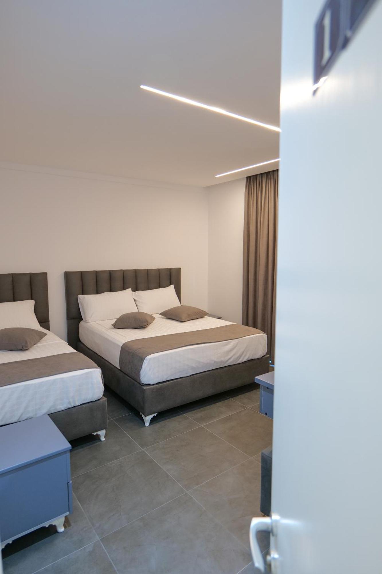 Hotel Celaj Vlorë 外观 照片