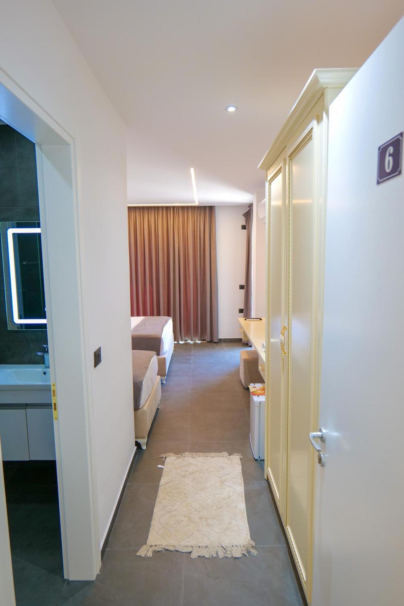Hotel Celaj Vlorë 外观 照片