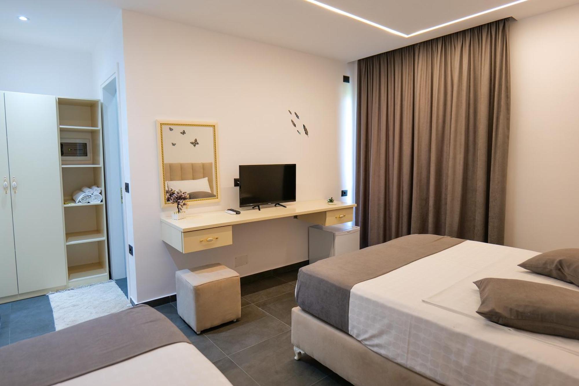 Hotel Celaj Vlorë 外观 照片