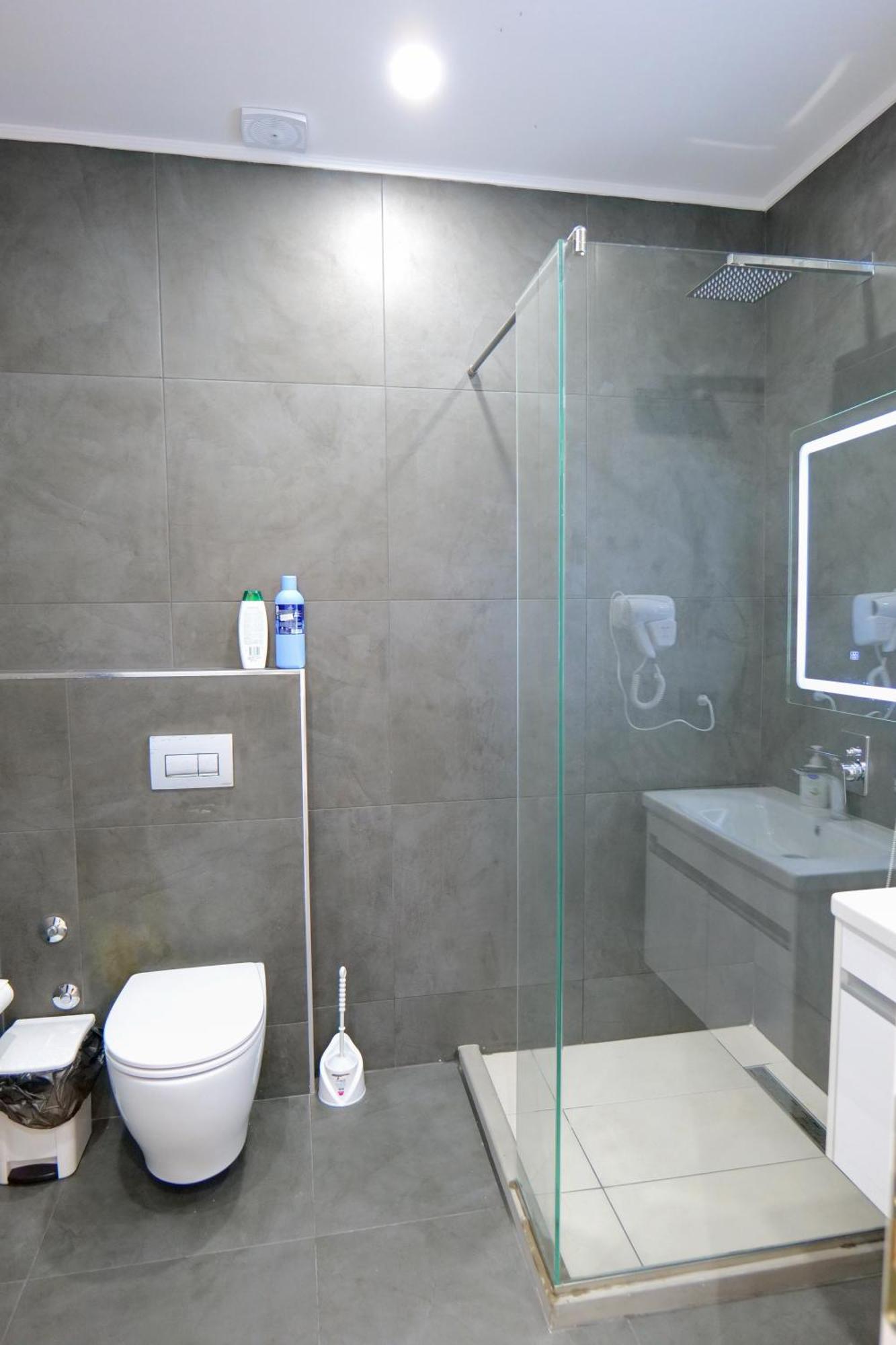 Hotel Celaj Vlorë 外观 照片