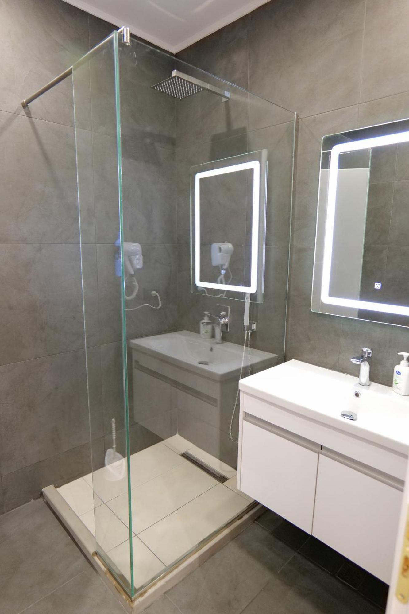 Hotel Celaj Vlorë 外观 照片