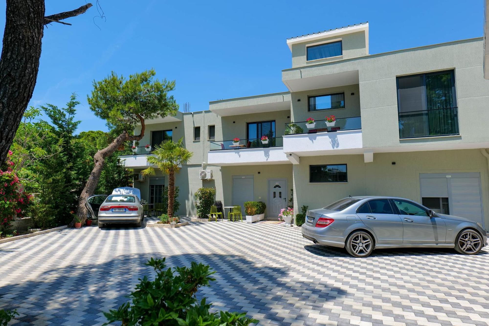 Hotel Celaj Vlorë 外观 照片