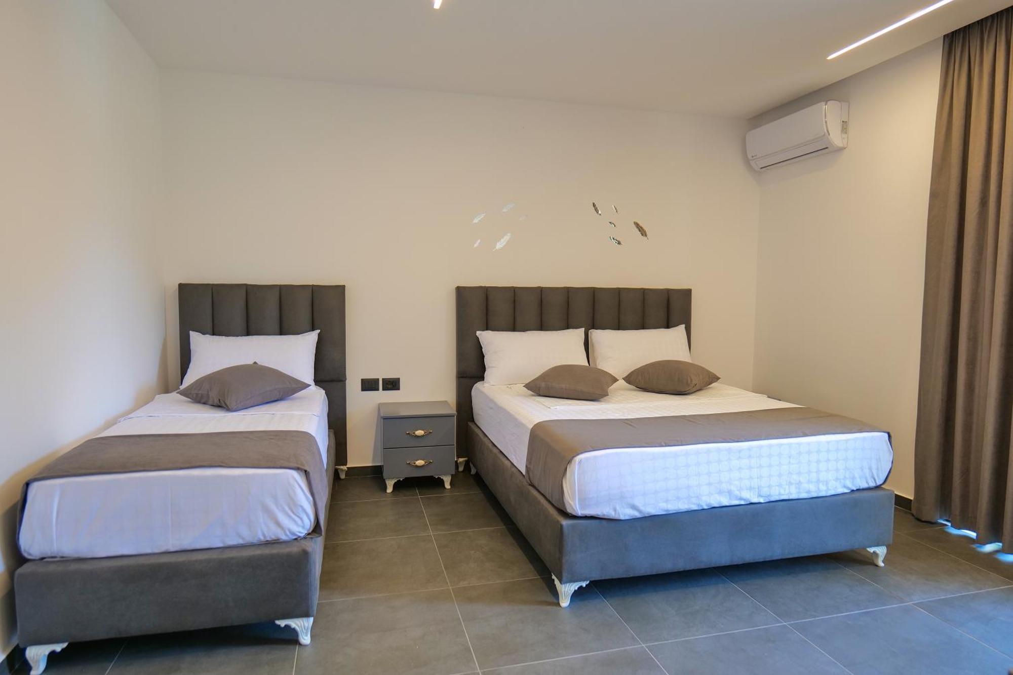 Hotel Celaj Vlorë 外观 照片