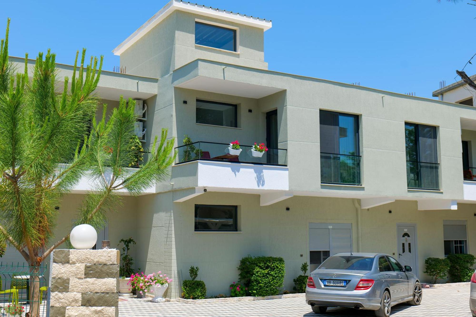 Hotel Celaj Vlorë 外观 照片