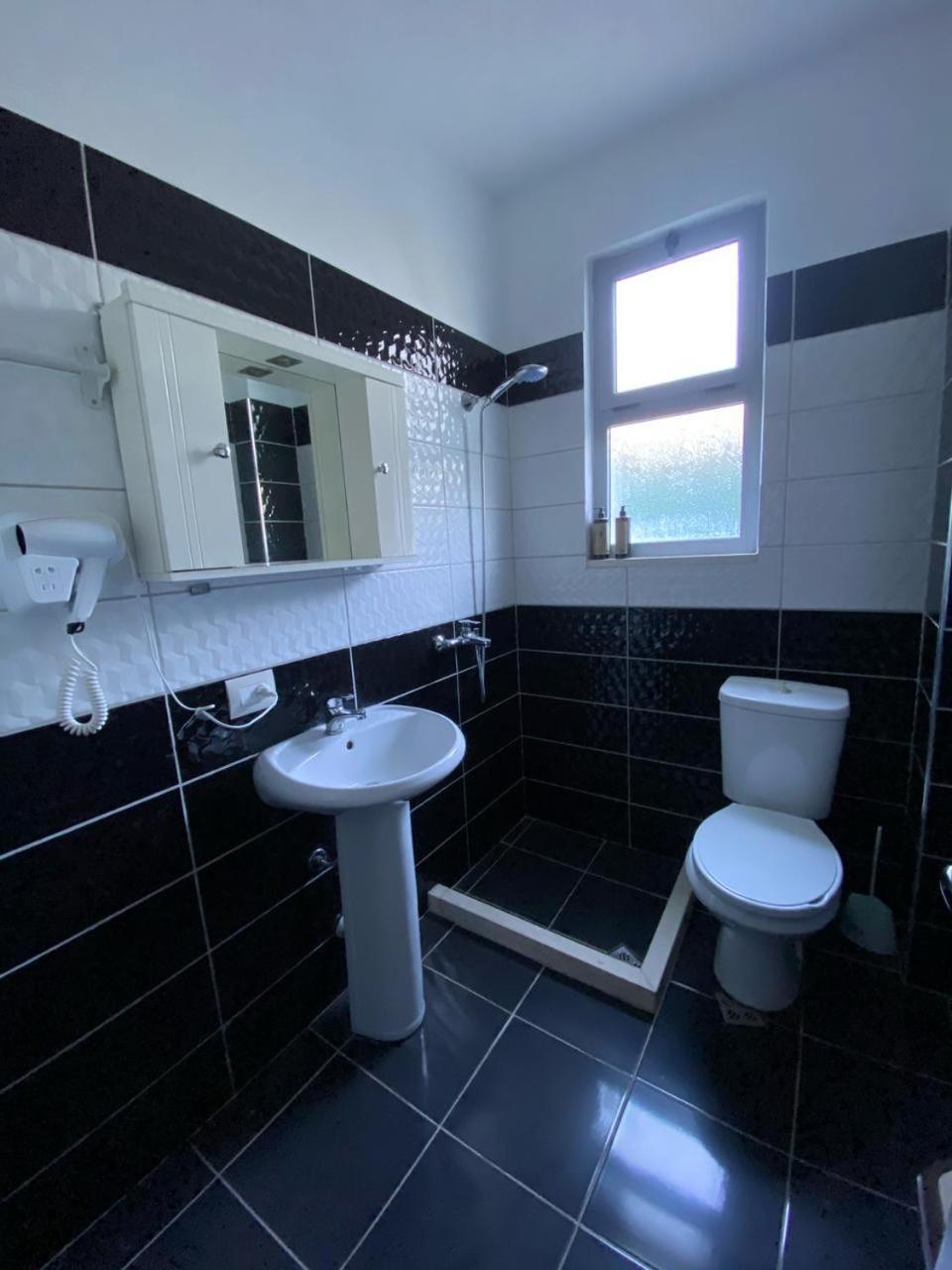 Hotel Celaj Vlorë 外观 照片