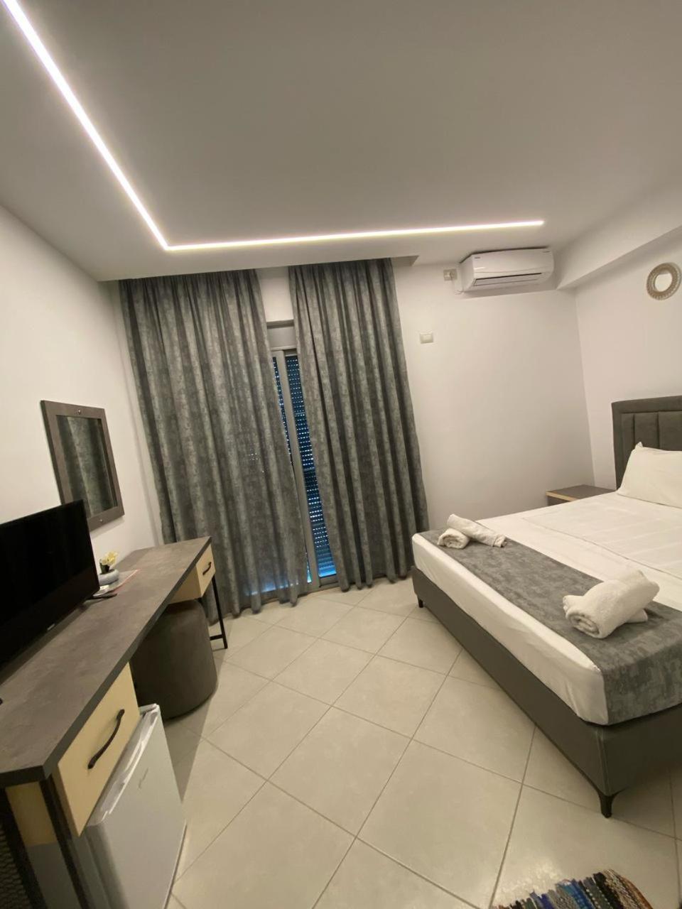 Hotel Celaj Vlorë 外观 照片